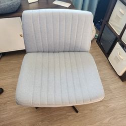 Wide Base Cross-legged Chair