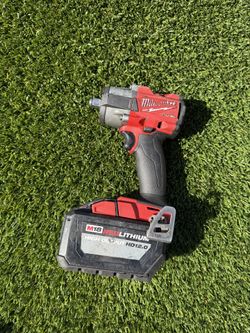 Milwaukee M18 18V Fuel 1/2" Mid-torque Impact Wrench With Battery