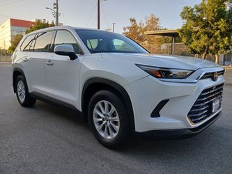 Toyota Grand Highlander White SUV XLE
