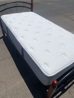 FREE DELIVERY : BeautyRest Twin Bed