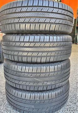 Set 235/65-18 Michelin con el 80% de vida