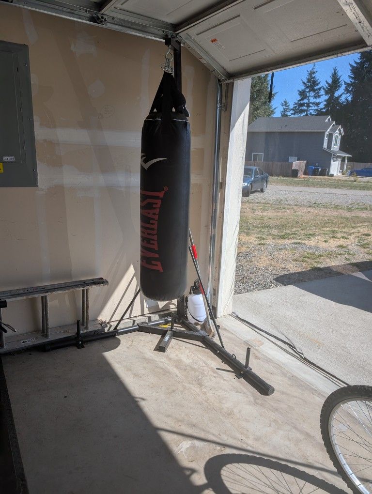 80lb Punching Bag With Stand