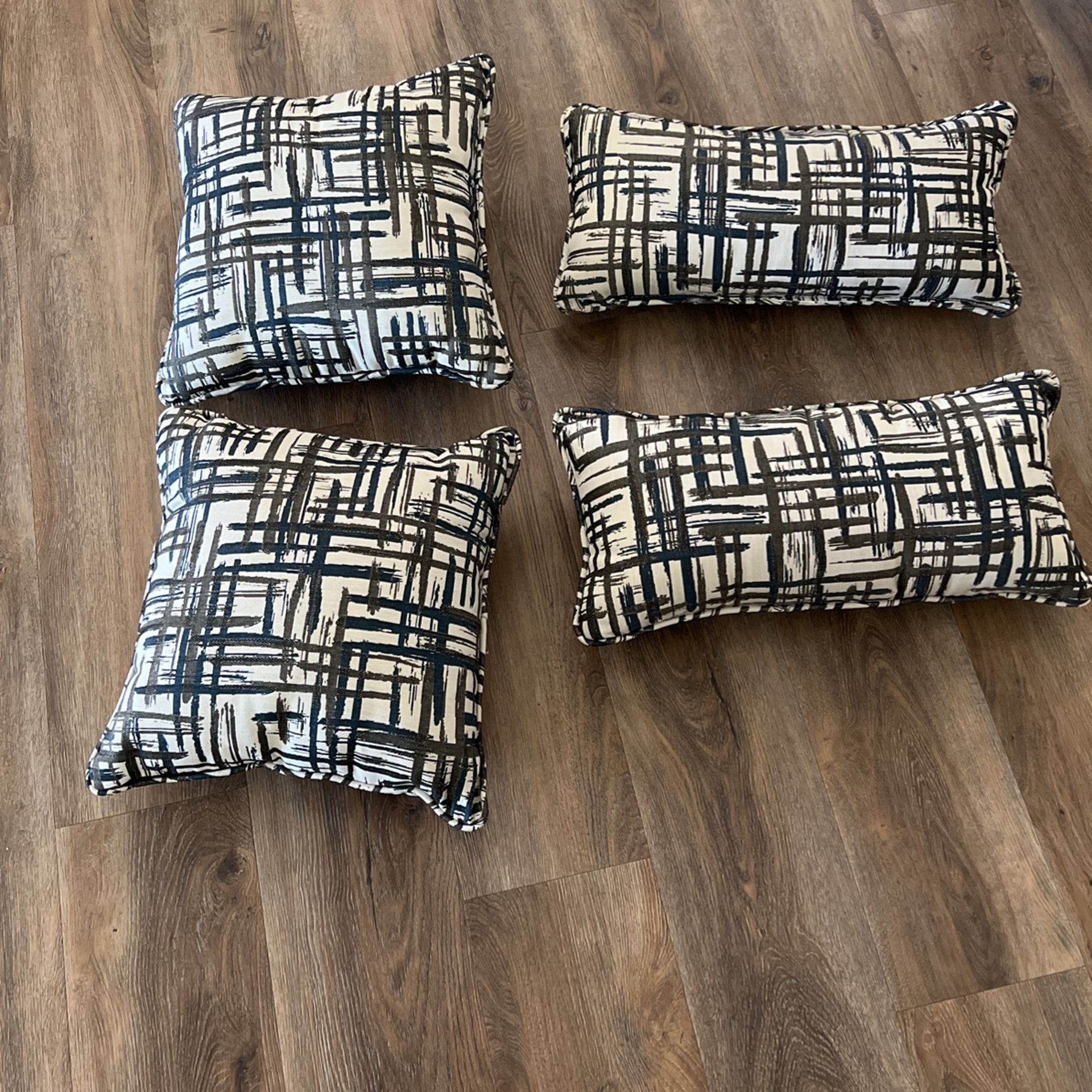 4 Outdoor Pillows Brand New
