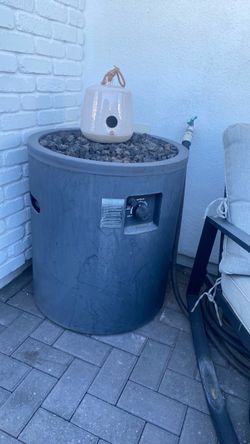 Upright fire pit