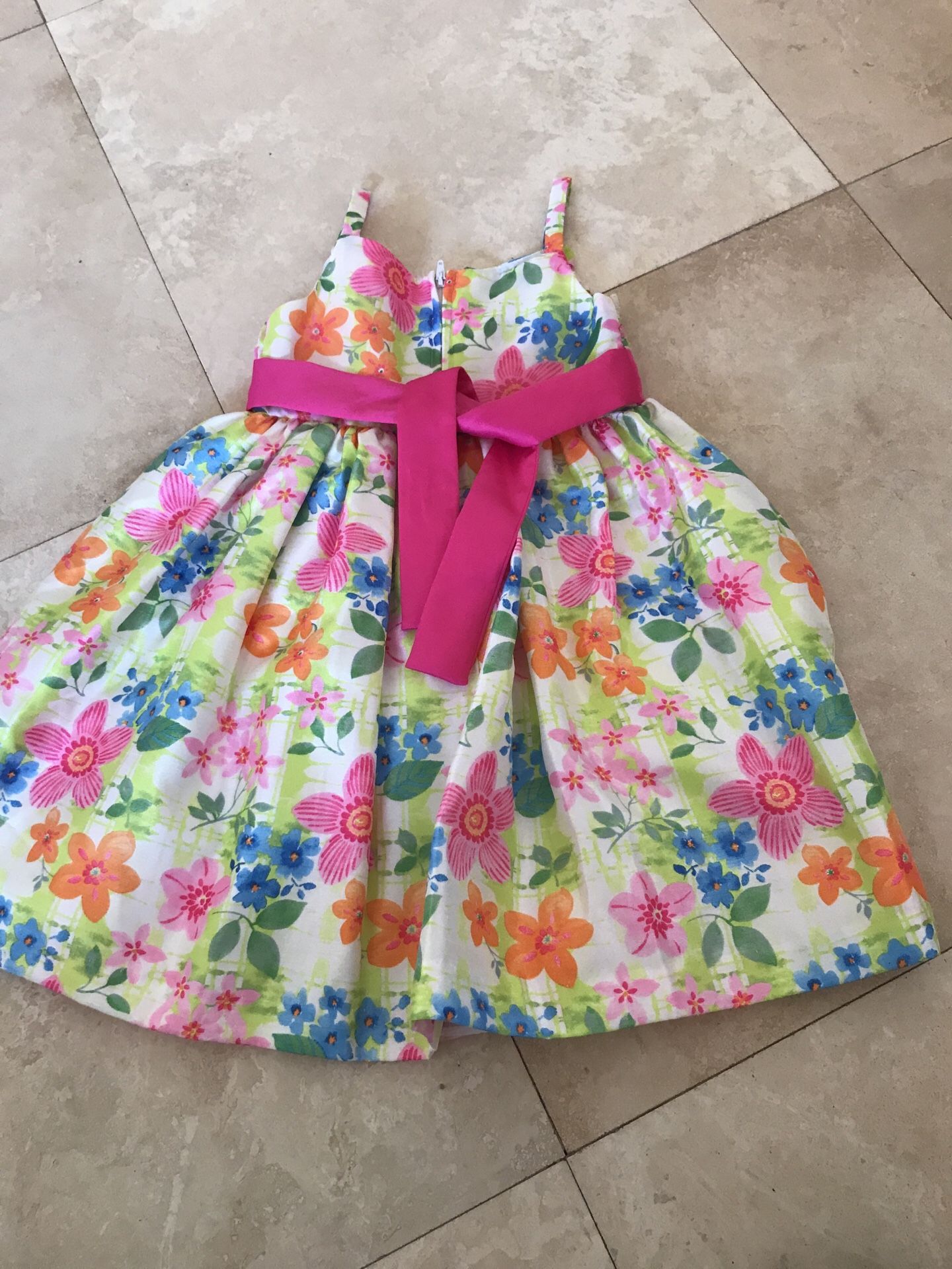 Girls dresses 3T excellent condition