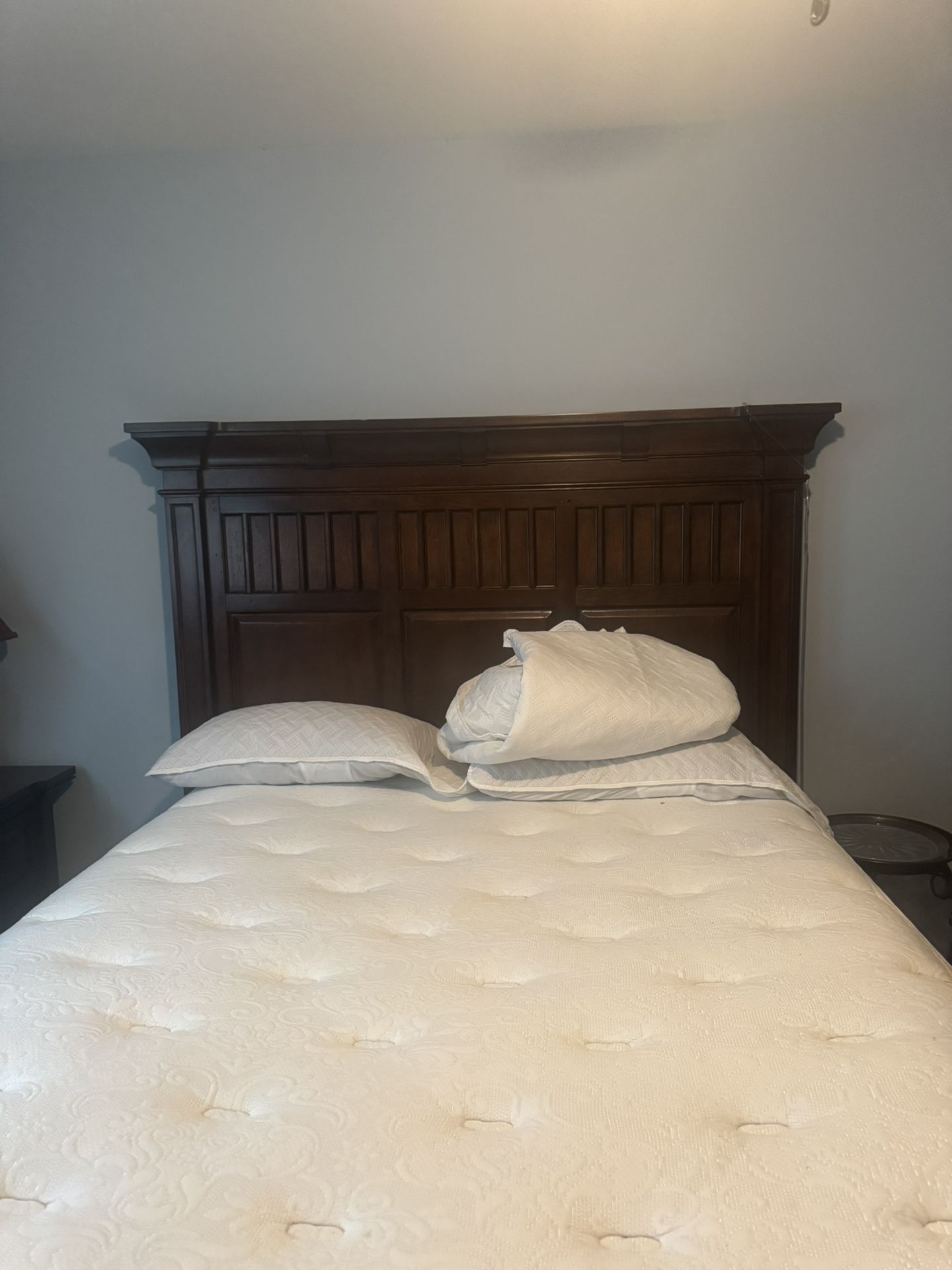 Queen Bed + Dresser, Mirror, Nightstands X2