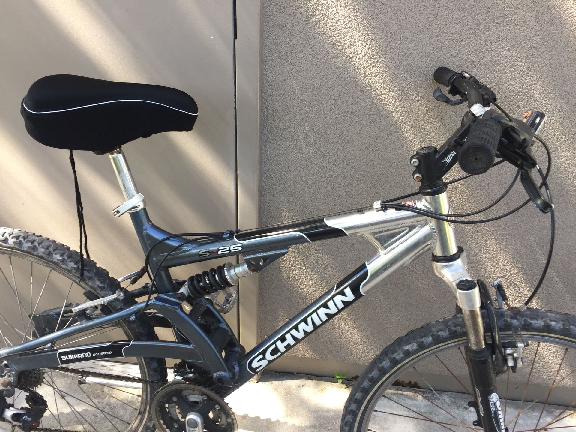schwinn s25 full suspension mountain bike