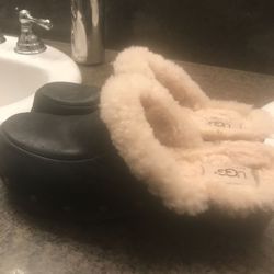 Ugg shoes size 7 black leather clogs slide