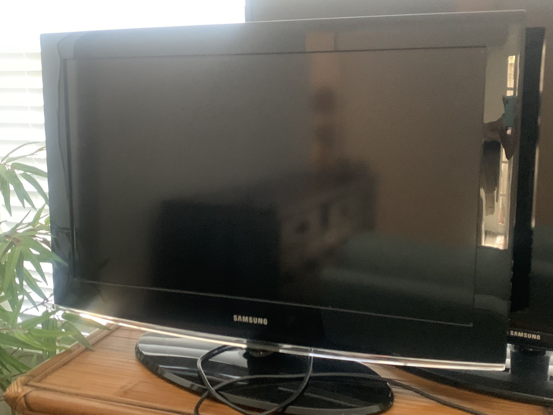 37” Samsung Flat Screen TV