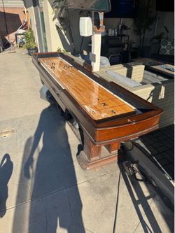Shuffle board table