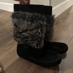 Boots With The Fur Size 9 