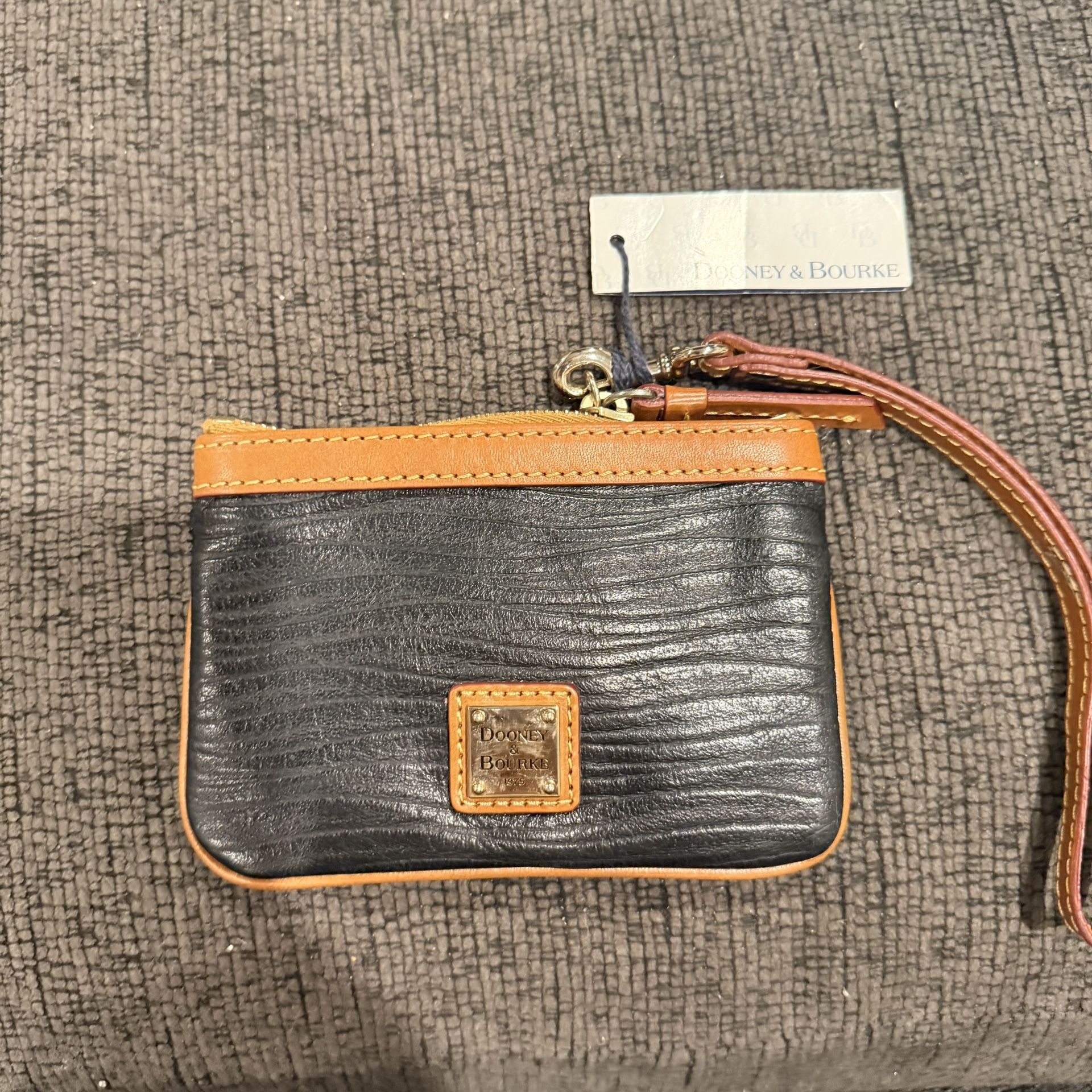 NEW Genuine Dooney & Bourke Women’s Wristlet Black and Brown Leather Clutch