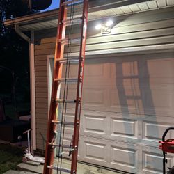 Like New 24ft Ladder