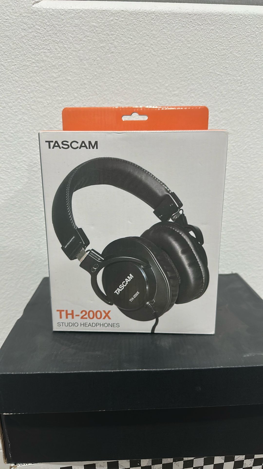 Nee TH -200X Studio Headphones