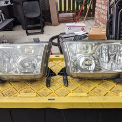 07 Toyota Tundra Headlights