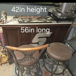 Bar With 2 Bar Stools 