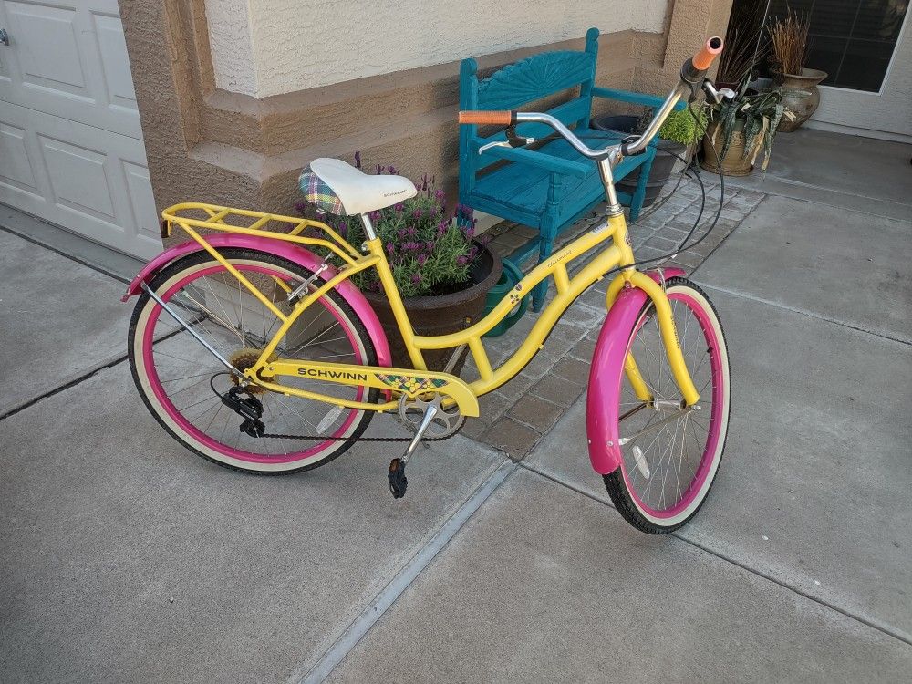 Ladies 26 Inch Schwinn Clairmont 7 Speed Beach Cruiser Bike