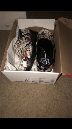 Nursing clogs new in box size 39