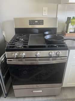 GE 5 Burner Stove with Griddle And $0 Deductible Protection Plan