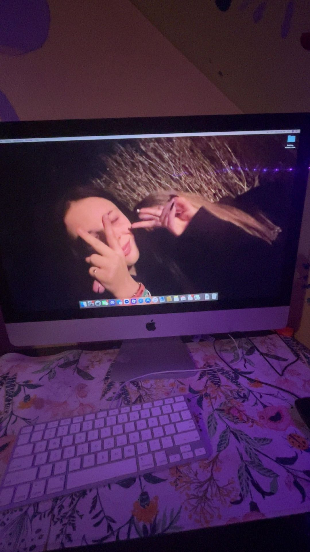 imac, apple keyboard and apple mouse