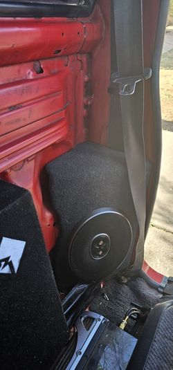 Subwofer La Traia En Un Nissan Hardbody  12"