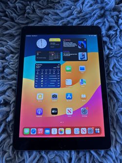 iPad 6th Gen W/ Charging Cable 