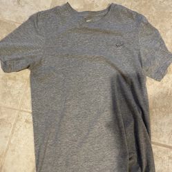 Nike Tshirt Adult Small Grey