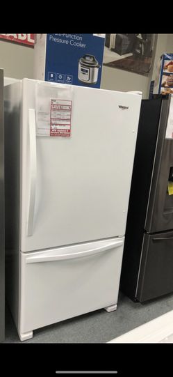 Fridge refrigerator take it with only $39 down Whirlpool 22.07 ft.³ original price $1499 our price $999 price is negotiable