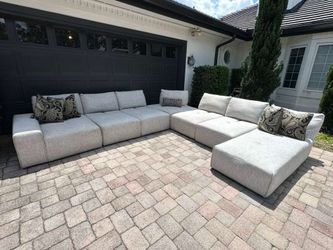 Sectional/Modular Sofa Rooms to go Laney Park Beige/Gray 7 Pieces