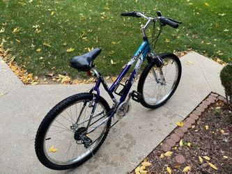 Magna Anza 18 Speed Women s Mountain Bike. for Sale in Oak Creek WI OfferUp
