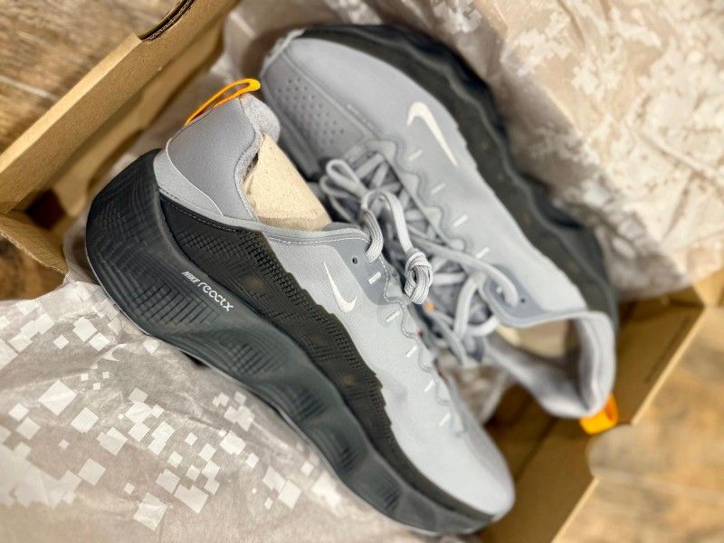 Nike Ava Rover – men’s - Size 10 – Brand New