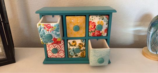 Pioneer woman, spice rack