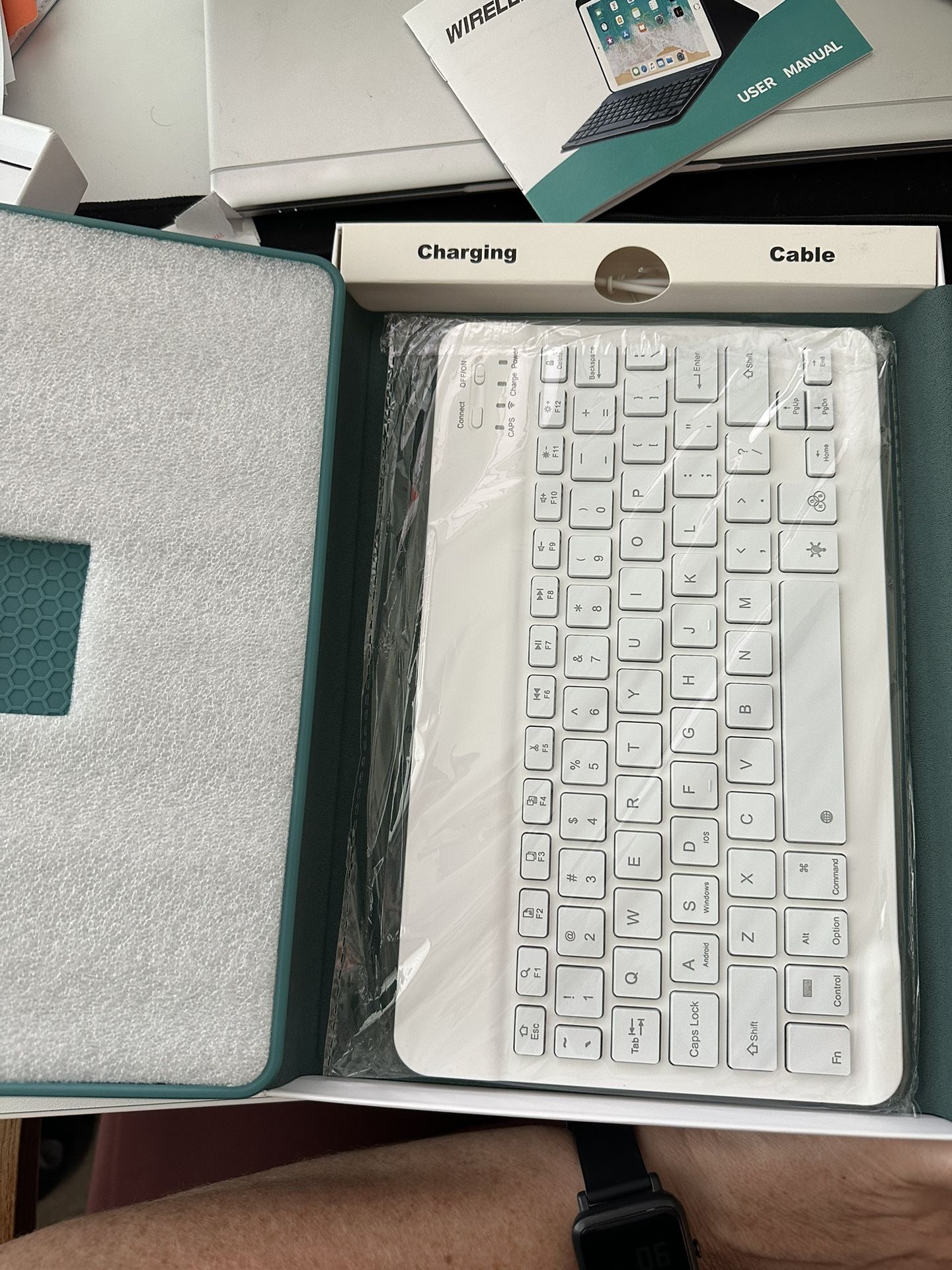 Wireless keyboard and case For IPad