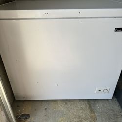 Chest Freezer 6.9 Cubit Feet