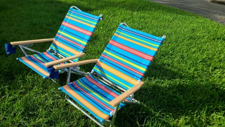 Folding Beach Chairs Set of 2, lay flat , like new