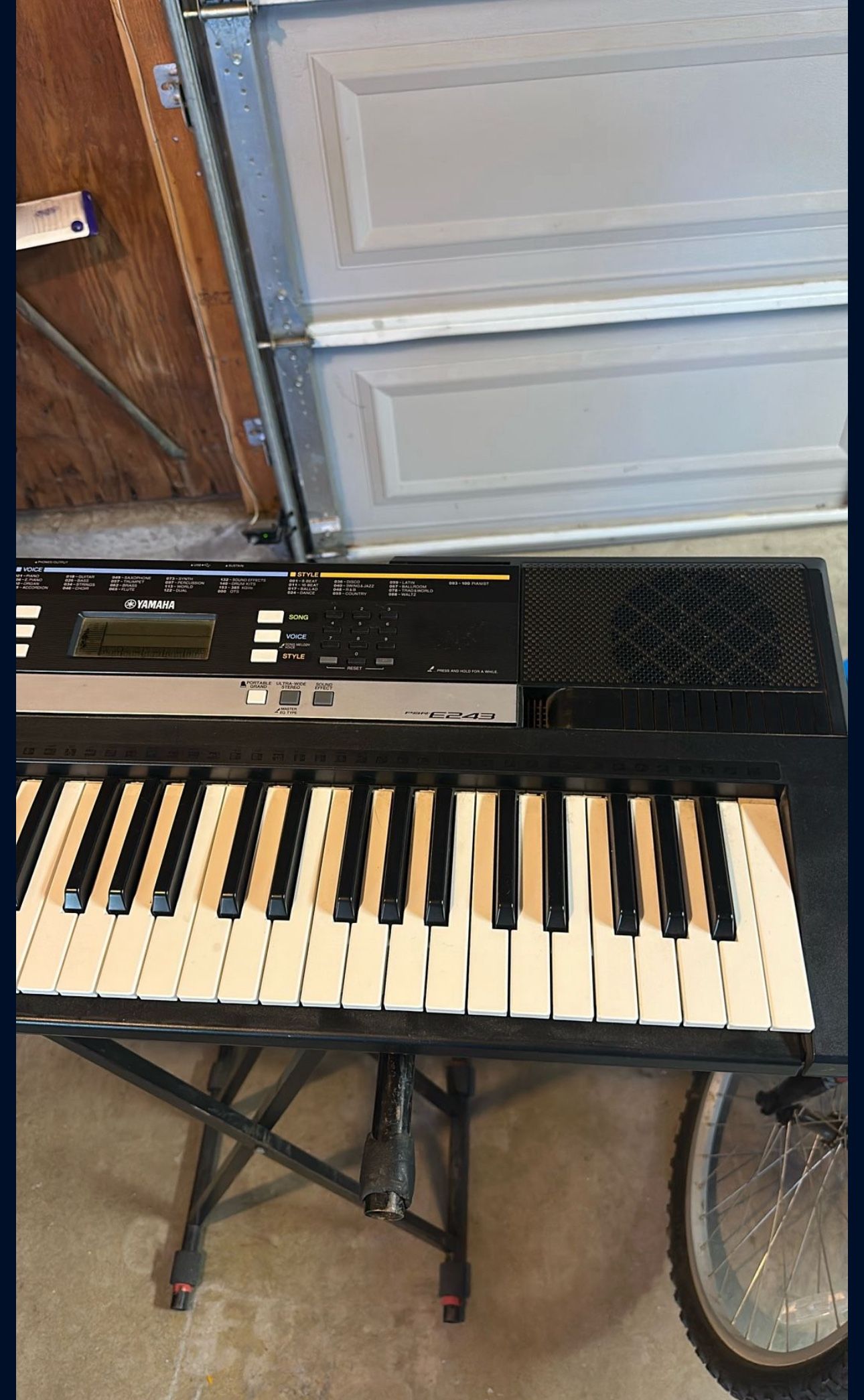 Yamaha PSR-E243 Portable