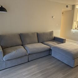 BEAUTIFUL MODERN SOFA - SEMI-NEW