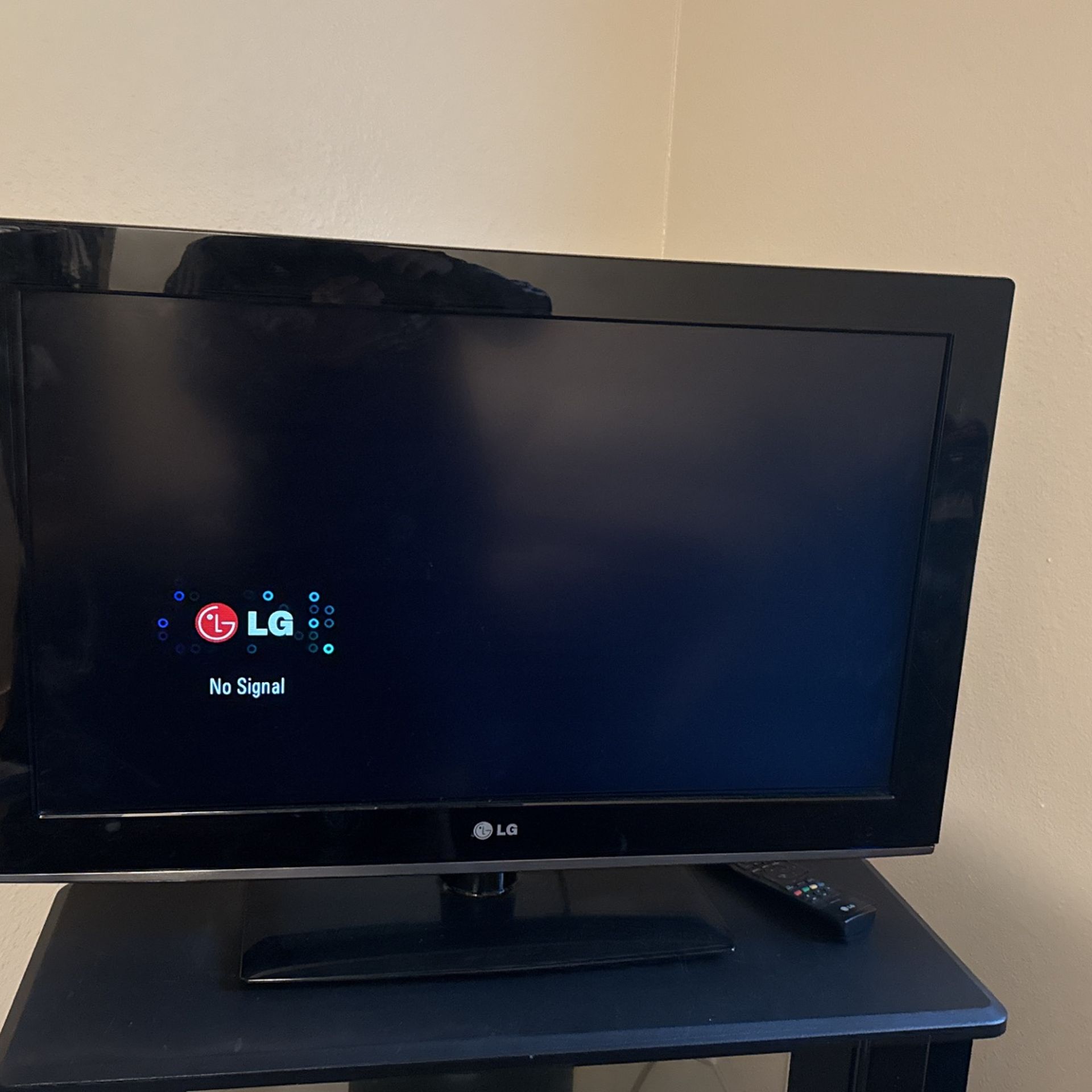 LG 32’ Television With Remote