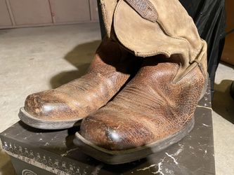 Ariat brown cowboy boots. Size 11d