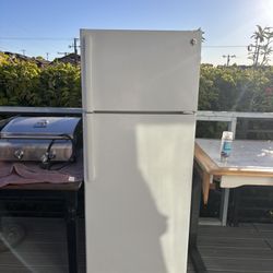Refrigerator GE 28”