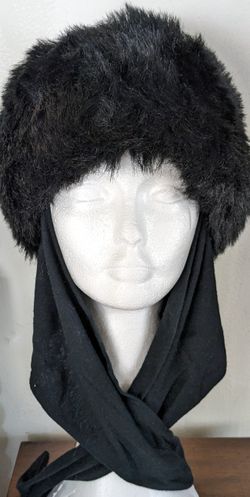 New, Ladies Black Knit And Faux Fur Winter Hat 