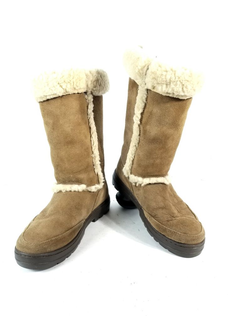 Ugg Sundance II Chestnut Sheepskin Women's Size 9 Snow and Winter Boots!