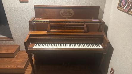 Wurlitzer Vintage Oakwood Upright Piano