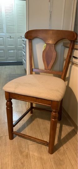 Solid Wood Sitting Chair in good solid condition