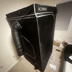 AC Infinity CLOUDLAB 422 Advance Grow Tent with full setup, wifi and Bluetooth controller.