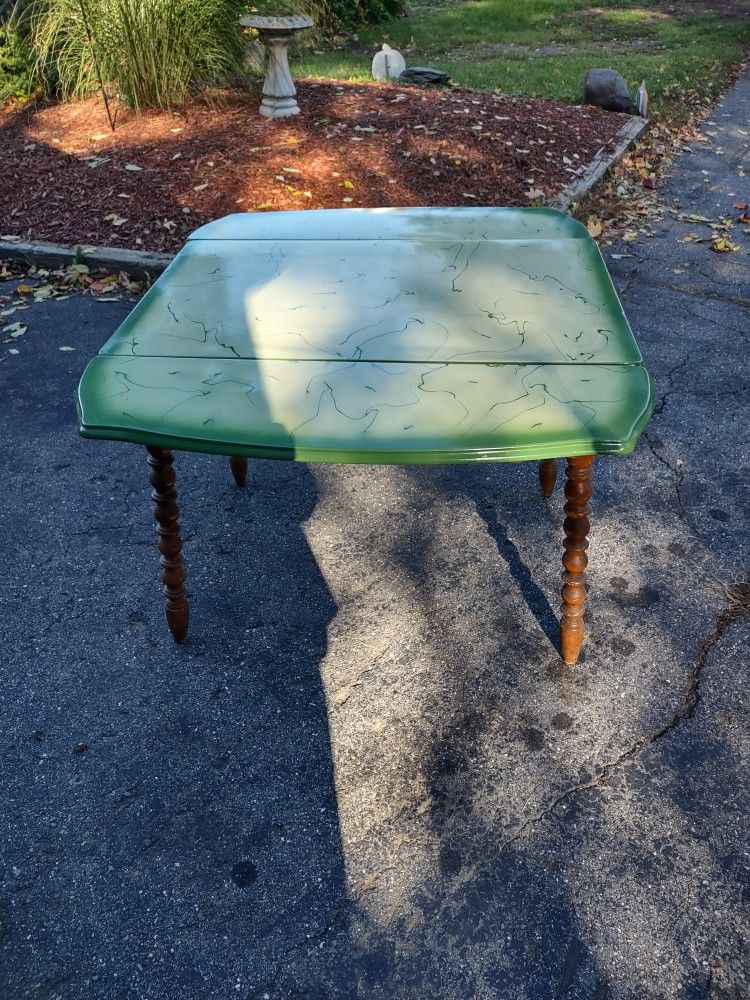 Kitchen Table And 4 Chairs