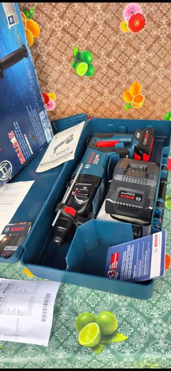 BOSCH 
BULLDOG  CORE 18-VOLT  4-AMP  1 IN  SDS-PLUS  VARIABLE SPEED  CORDLESS  ROTARY HAMMER DRILL KIT