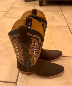 Size 11.5d ARIAT MEN'S FUTURITY RELENTLESS BAMA FURY WESTERN BOOTS - SQUARE TOE