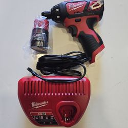 Milwaukee M12 Screwdriver with battery and charger