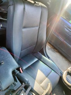 2004 BMW Bucket Seats Electric Rear Seat And Console..